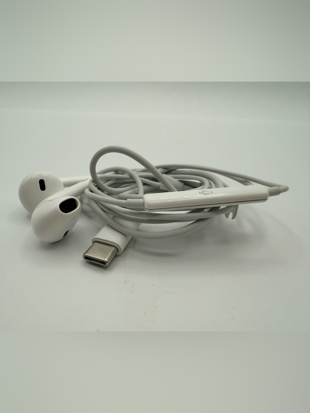 Apple Wired EarBuds with USB-C Plug (for iPhone 15/16, iPad, Mac) NEVER USED